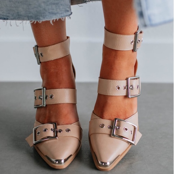 Proving my point strappy heels~ - Picture 1 of 5
